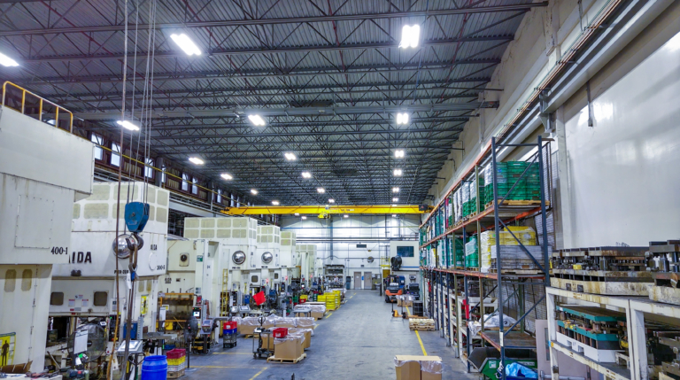 Long production hall with overhead crane