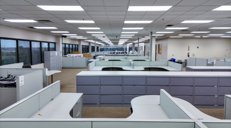Panoramic cubicle workspace under grid lighting
